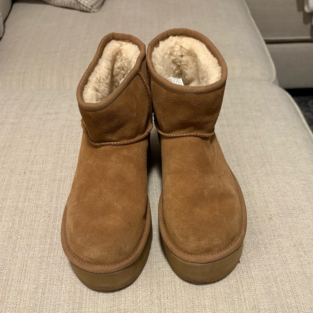 UGG Classic Mini Platform - Picture 2 of 8